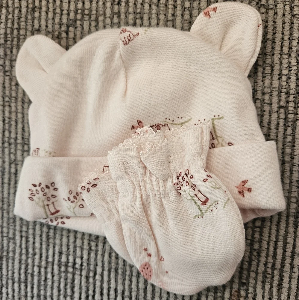 💝💝5/$25💝💝Assorted Baby Hats in Pink, White, and Gray